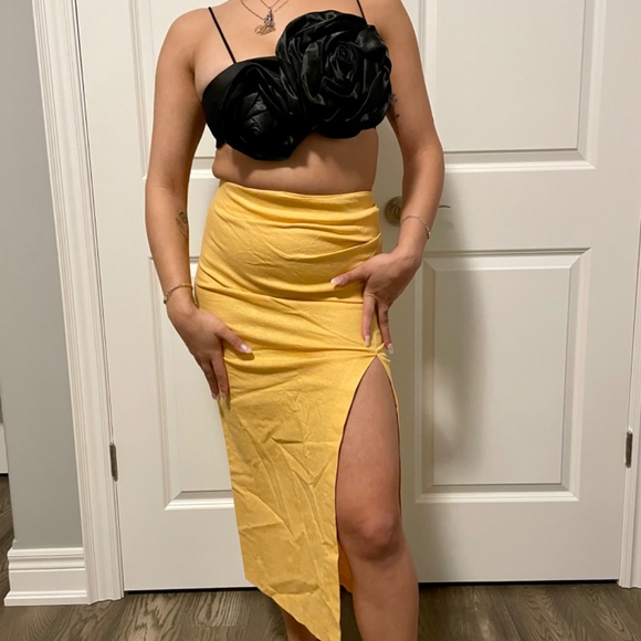 Long Fit Skirt with Slit - Picture 3 of 4